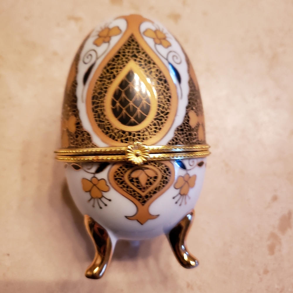 Porcelain trinket egg